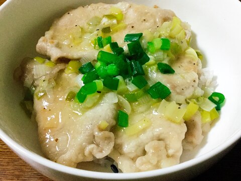 お肉柔らか！豚ロースのネギ塩丼